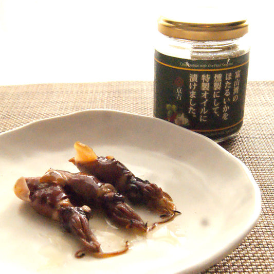 京吉の「富山湾のほたるいかを燻製にして、特製オイルに漬けました。」 1本約100g×2本入り *冷凍便 *送料込